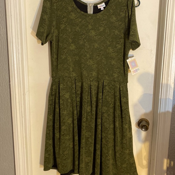 LuLaRoe Dresses & Skirts - NEW LulaRoe Amelia Dress 3XL